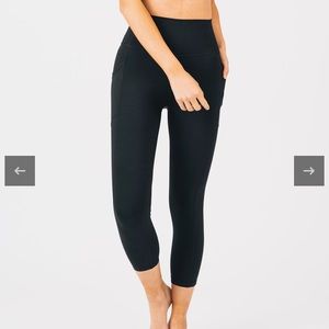 NWT- Black pocket brilliant high rise 20” Capri